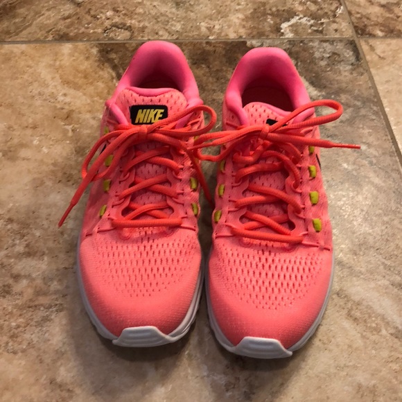 NWOB Women’s Nike Zoom Vomero 12 hot punch sz 8 - Picture 2 of 7